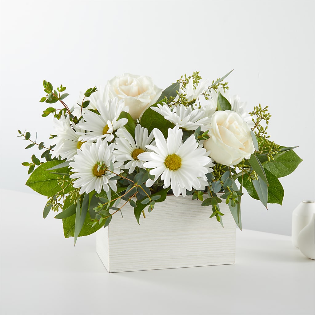 Fresh Linen Box Bouquet – Waddington Blooms, Waddington NY