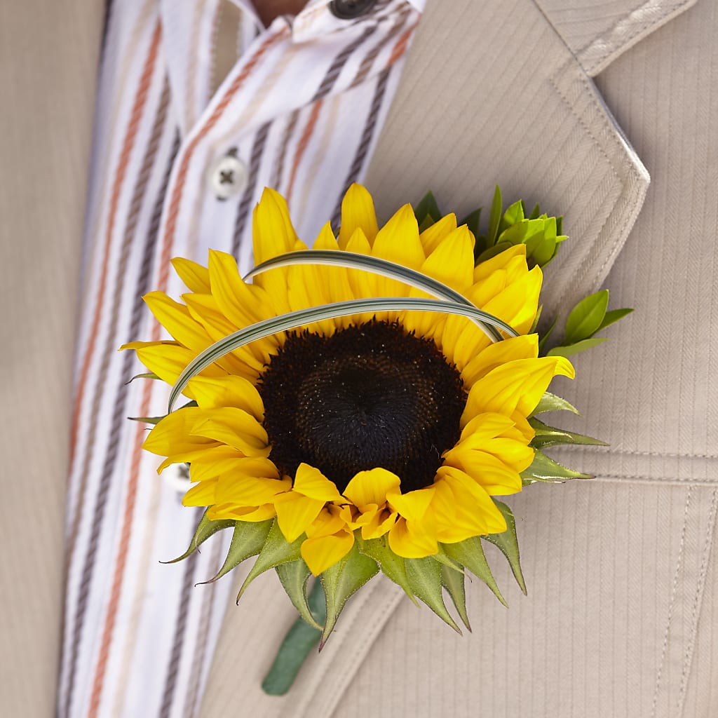 Free Spirit Boutonniere – Waddington Blooms, Waddington NY